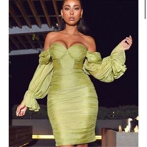 MISS CIRCLE Sirene Olive Pleated‎ Off Shoulder Balloon
Sleeves Dress Size Small